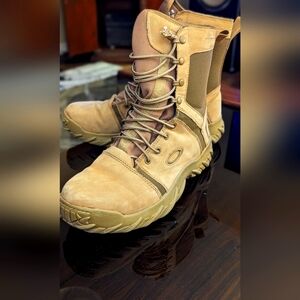 Oakley lightweight desert combat boot